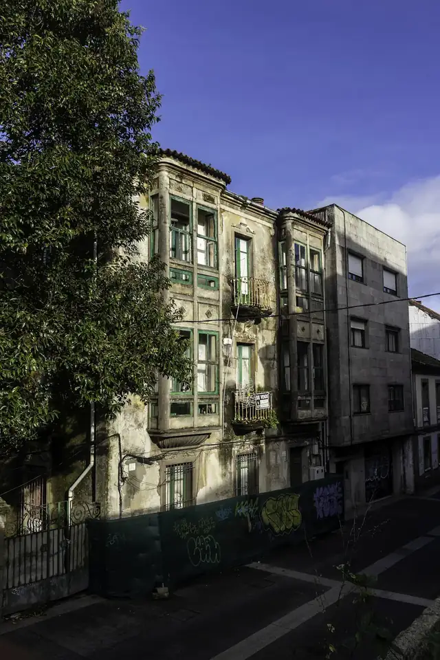 Edificios con balcones y galerías en Pontevedra_multiservicios tega pontevedra